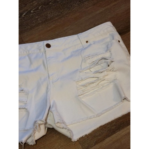 Forever 21 Destroyed White Jean Shorts. Size 18. Cut off style. - Picture 2 of 7